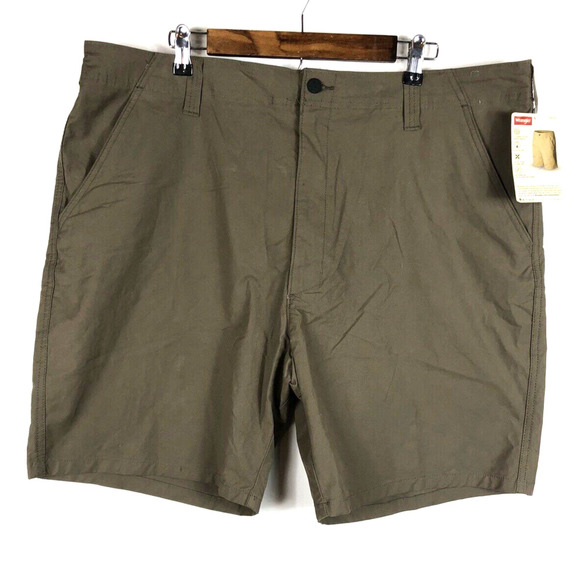 Wrangler Shorts 42 Performance Quick Dry Dark Tan Brown Khaki Mens Active NEW - Picture 1 of 8